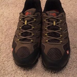 Men’s Work Shoe or Hiking Shoes.  Size 9 1/2